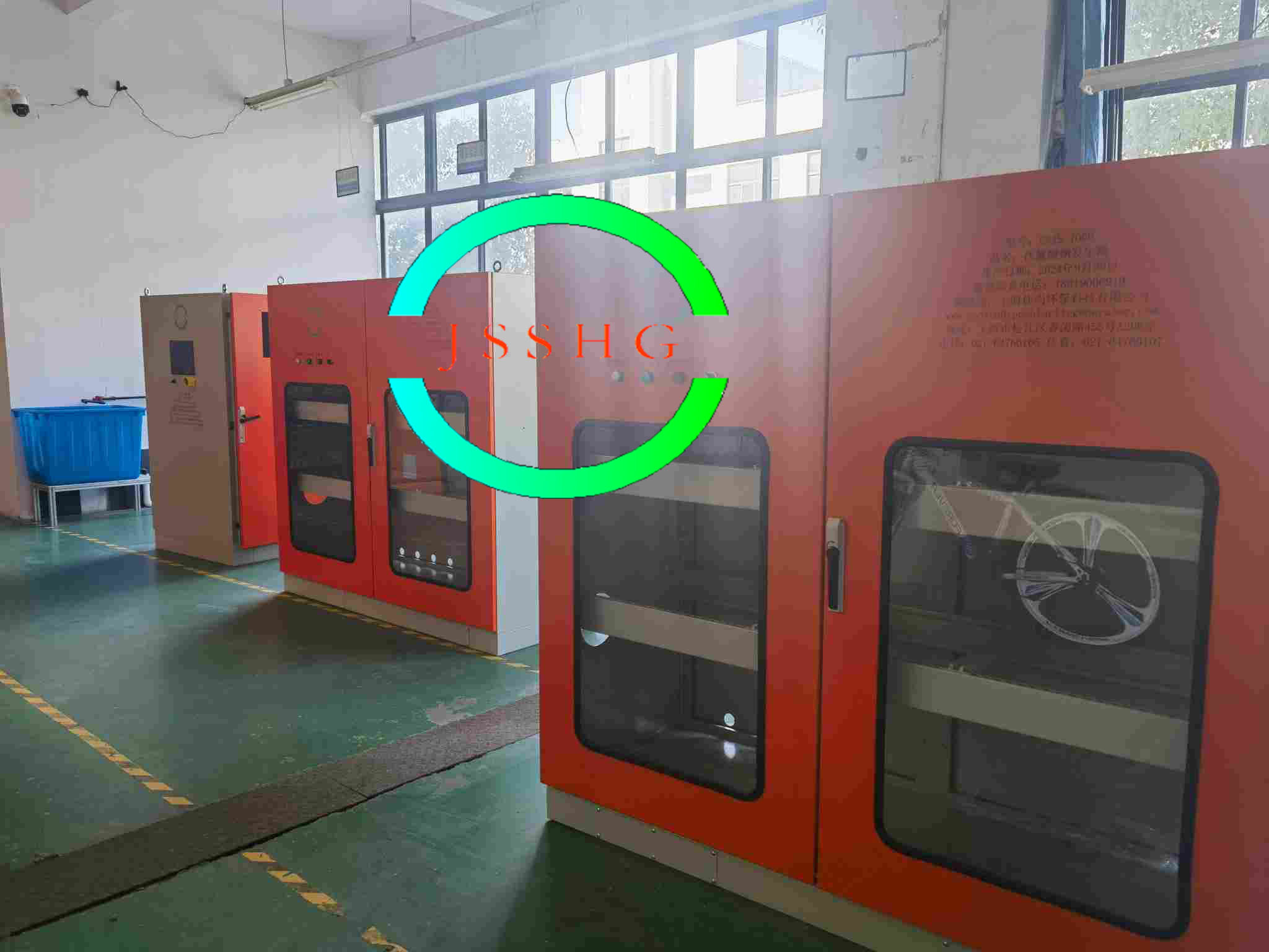Large efficient sodium hypochlorite generator